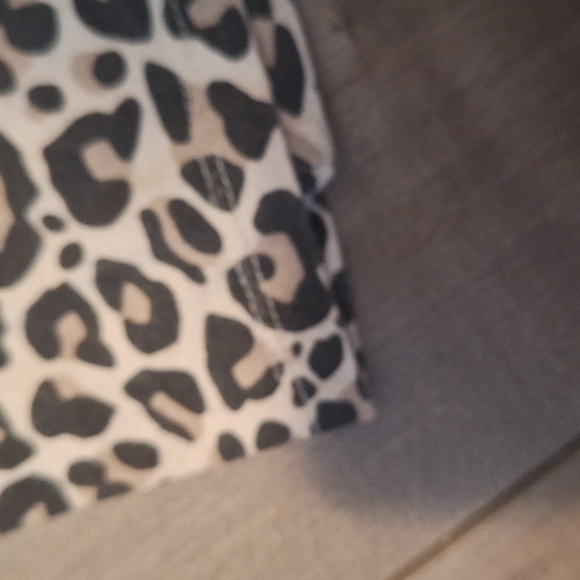 Animal Print Top - Picture 3 of 5